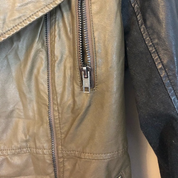 Blank NYC two toned vegan leather jacket. - Picture 4 of 8